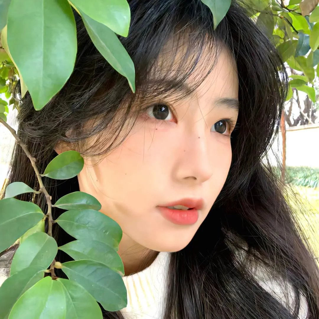 他从火光中走来